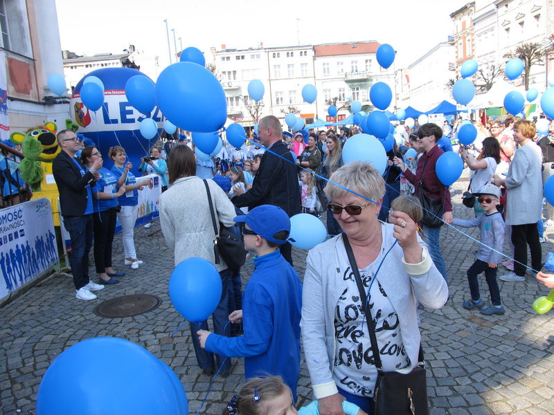 Niebieski dzień dla autyzmu (zdjęcia)