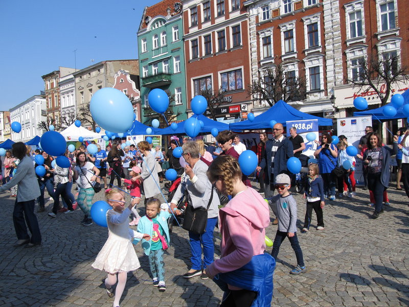 Niebieski dzień dla autyzmu (zdjęcia)