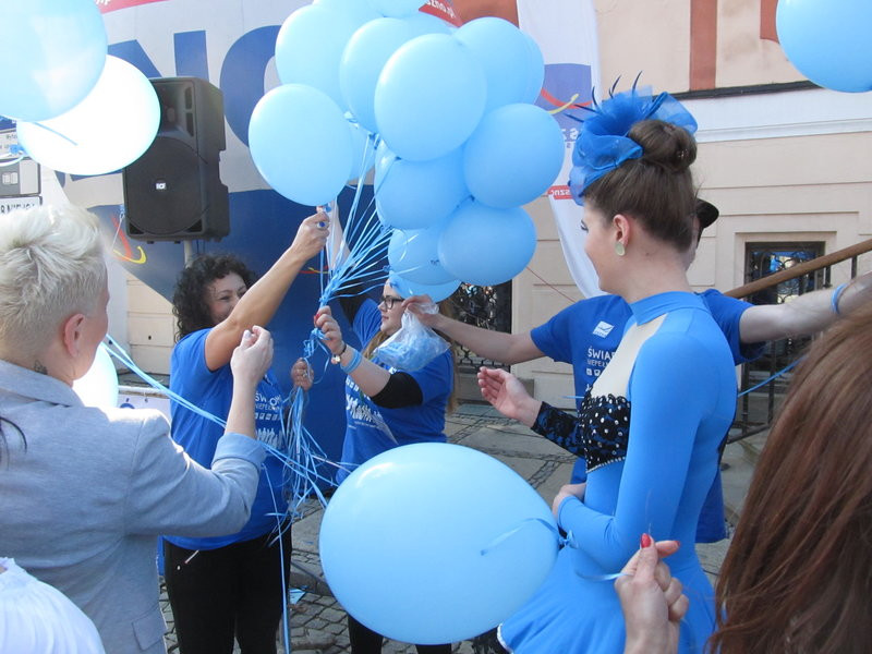 Niebieski dzień dla autyzmu (zdjęcia)