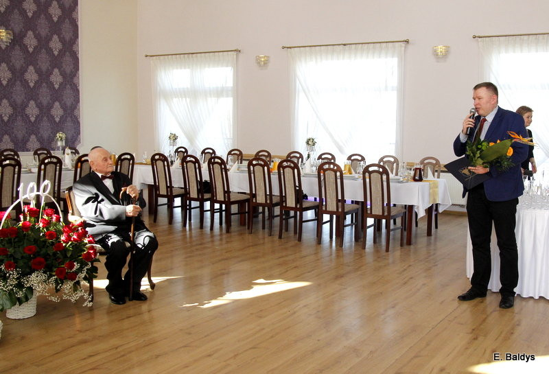 Świętował swoje 100 urodziny (kilka zdjęć)