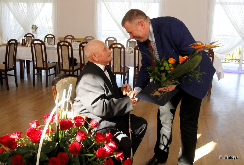 Świętował swoje 100 urodziny (kilka zdjęć)