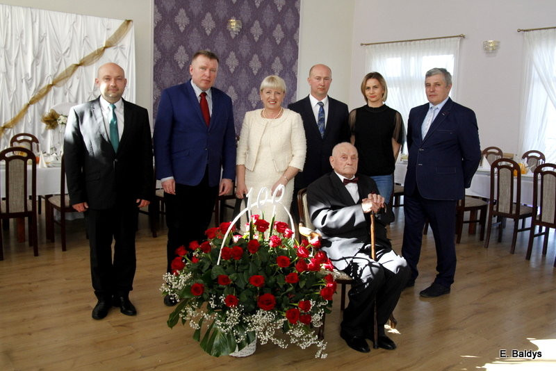 Świętował swoje 100 urodziny (kilka zdjęć)