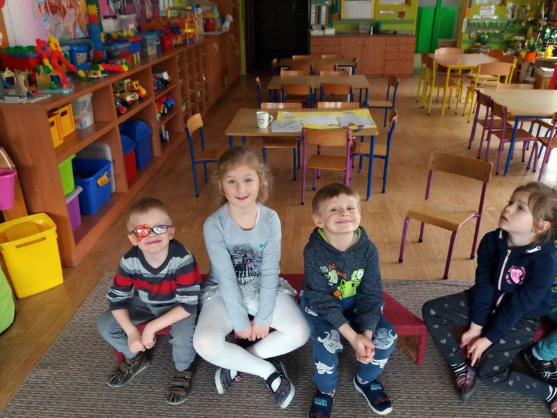 Policja czyta dzieciom (zdjęcia)