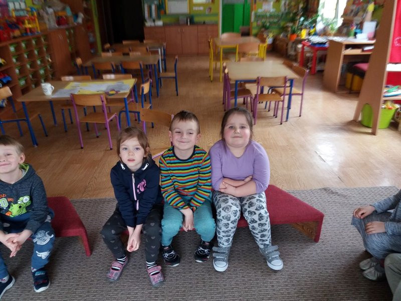 Policja czyta dzieciom (zdjęcia)