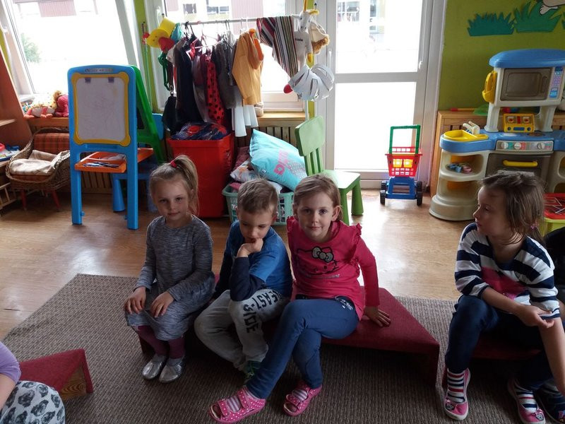 Policja czyta dzieciom (zdjęcia)