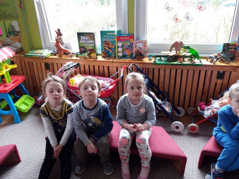 Policja czyta dzieciom (zdjęcia)