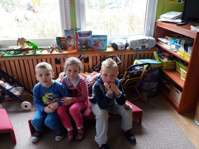 Policja czyta dzieciom (zdjęcia)