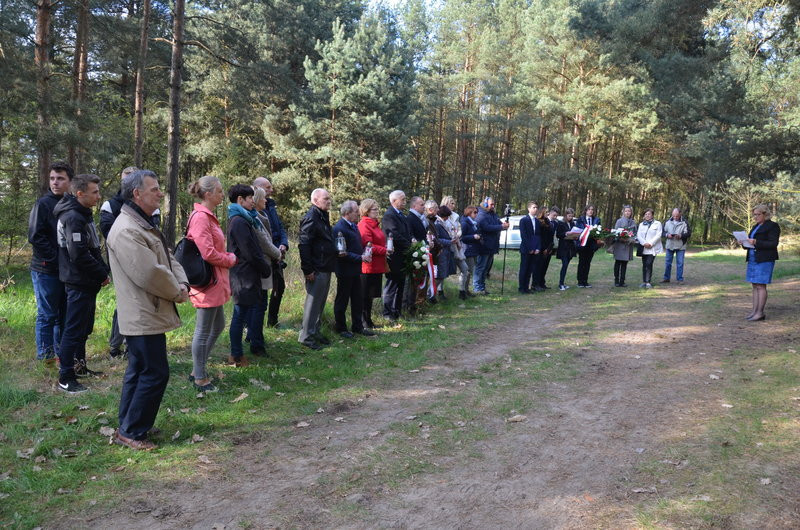 Hołd pomordowanym w Katyniu (zdjęcia)