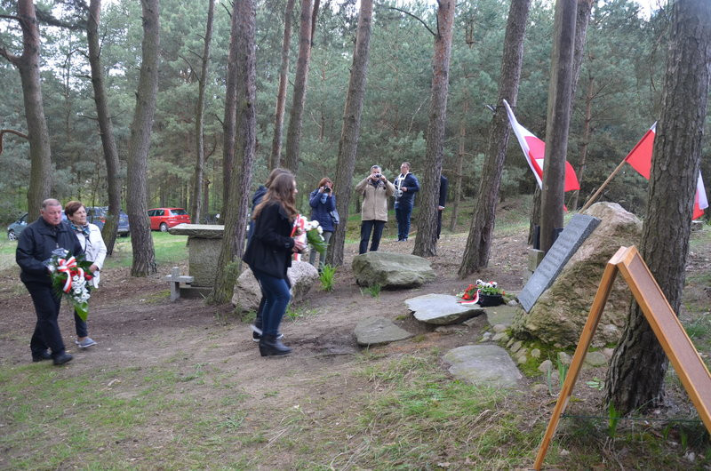 Hołd pomordowanym w Katyniu (zdjęcia)