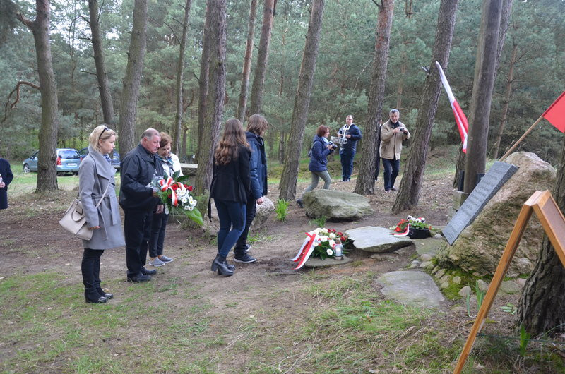 Hołd pomordowanym w Katyniu (zdjęcia)