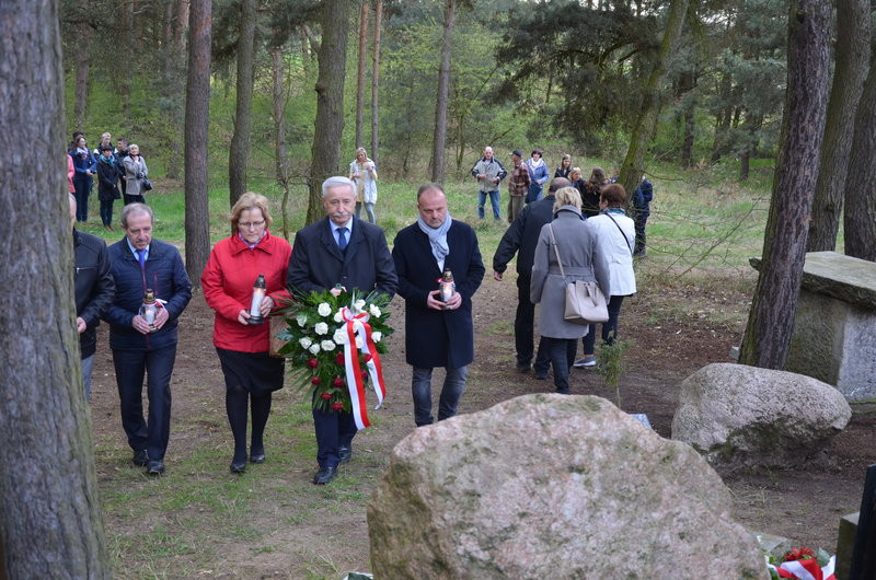Hołd pomordowanym w Katyniu (zdjęcia)