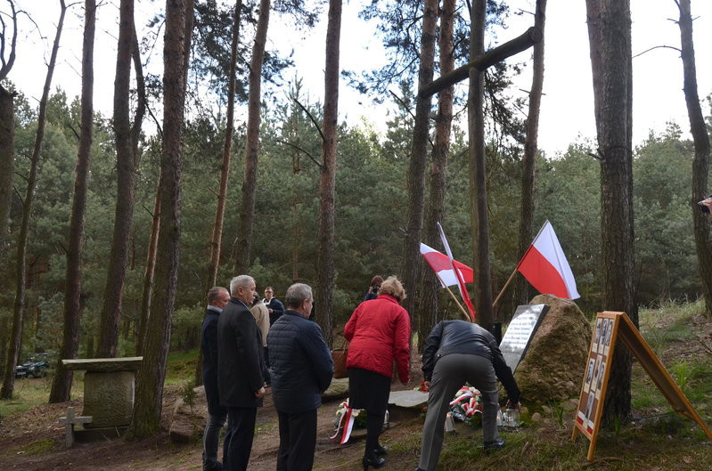 Hołd pomordowanym w Katyniu (zdjęcia)