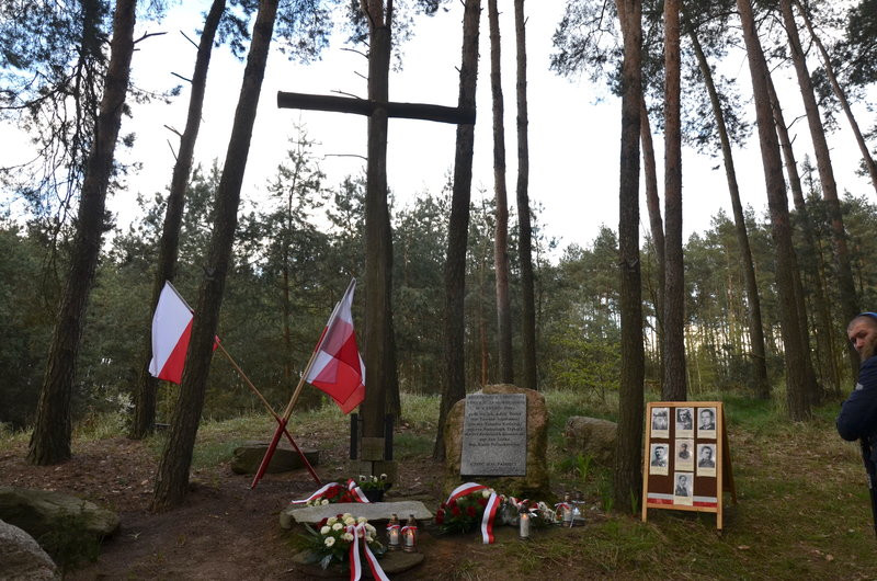 Hołd pomordowanym w Katyniu (zdjęcia)