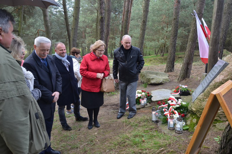 Hołd pomordowanym w Katyniu (zdjęcia)