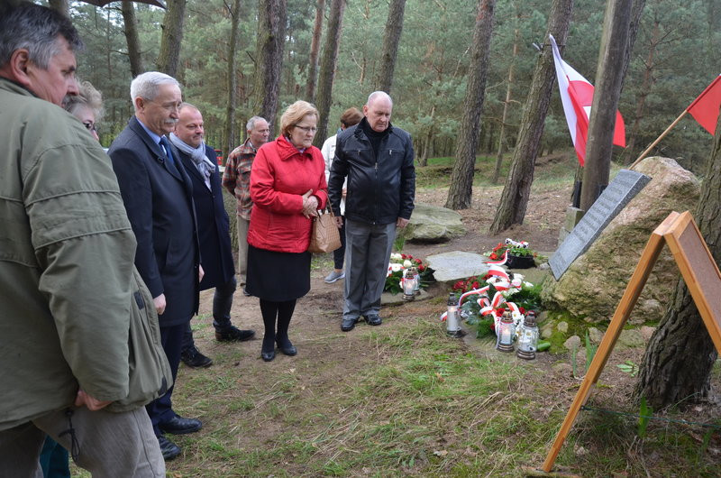 Hołd pomordowanym w Katyniu (zdjęcia)
