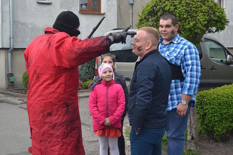Brylewo opanowali przebierańcy (zdjęcia)