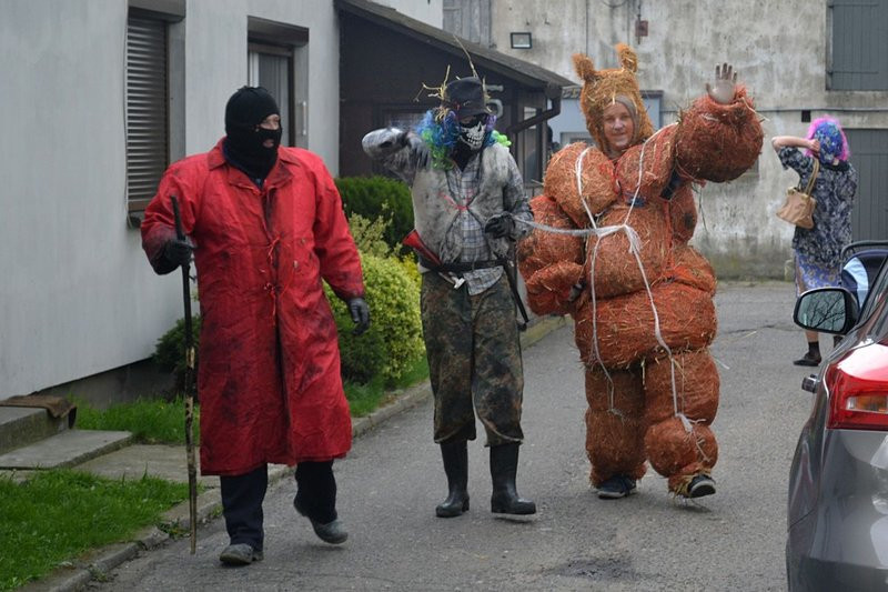 Brylewo opanowali przebierańcy (zdjęcia)