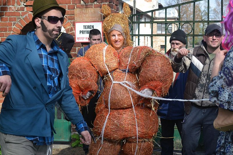 Brylewo opanowali przebierańcy (zdjęcia)