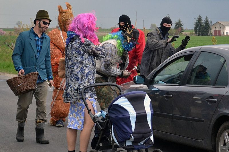 Brylewo opanowali przebierańcy (zdjęcia)