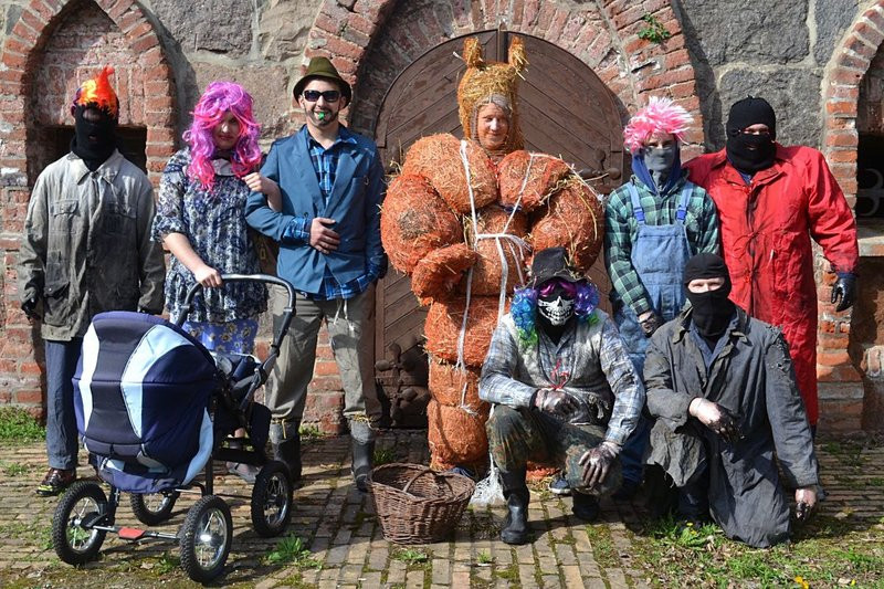 Brylewo opanowali przebierańcy (zdjęcia)