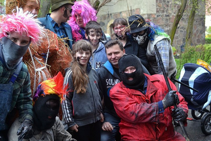 Brylewo opanowali przebierańcy (zdjęcia)