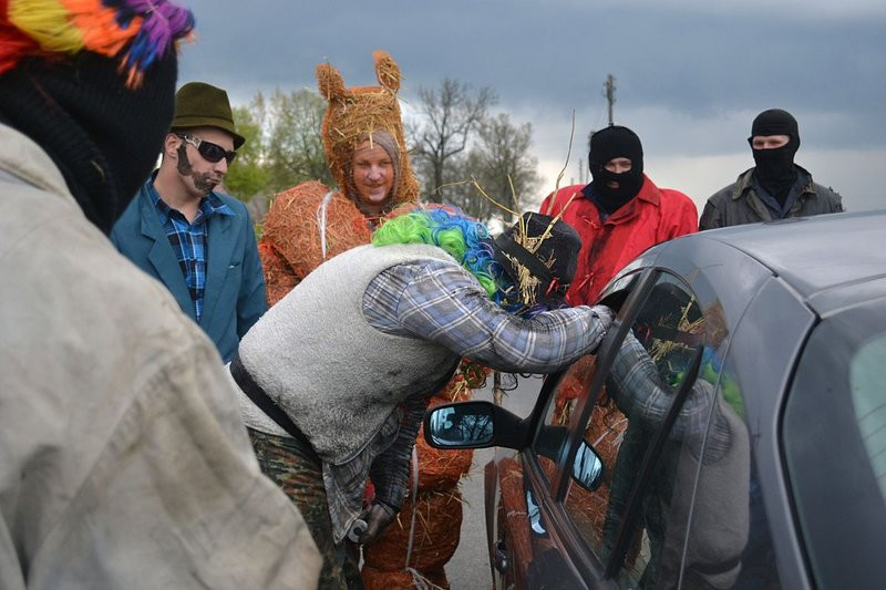 Brylewo opanowali przebierańcy (zdjęcia)