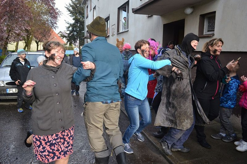 Brylewo opanowali przebierańcy (zdjęcia)