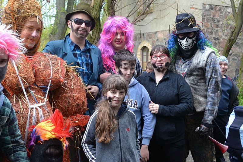 Brylewo opanowali przebierańcy (zdjęcia)