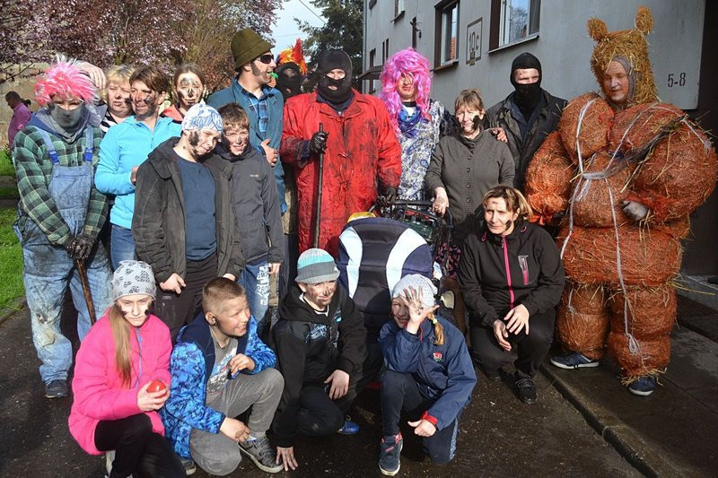 Brylewo opanowali przebierańcy (zdjęcia)