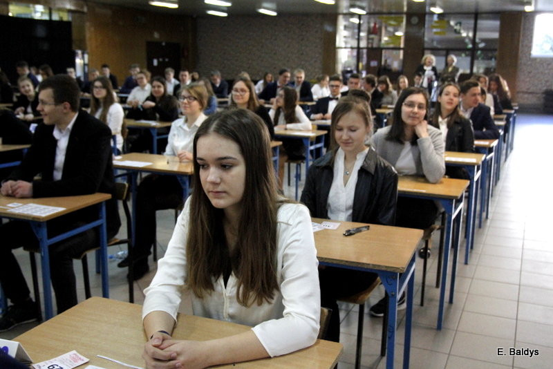 Gimnazjaliści rozpoczęli egzaminy (zdjęcia)