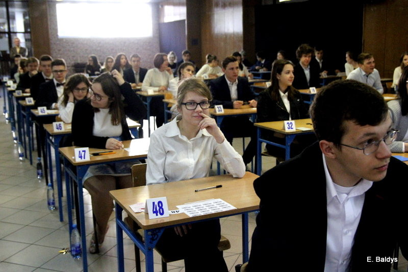 Gimnazjaliści rozpoczęli egzaminy (zdjęcia)