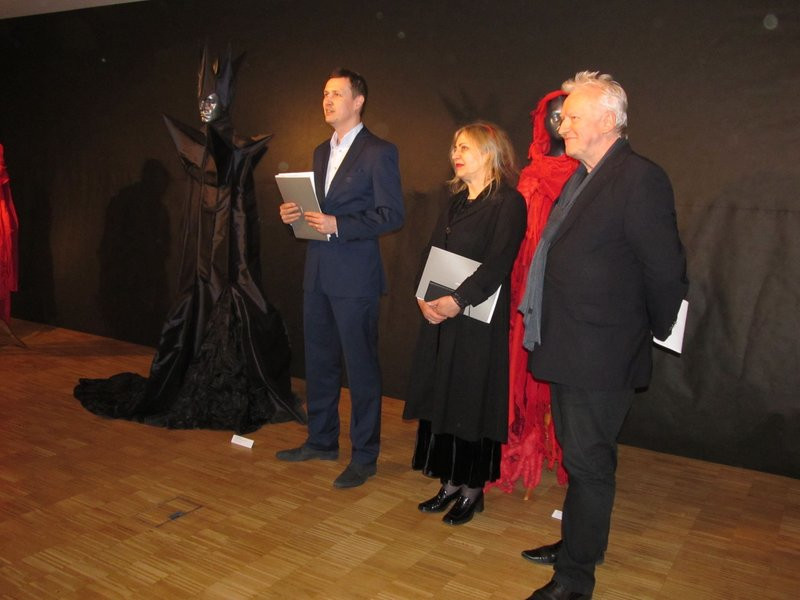 Do przymiarki kostium króla (zdjęcia)