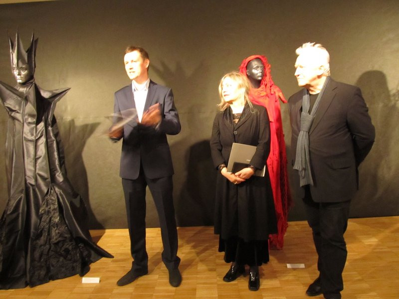 Do przymiarki kostium króla (zdjęcia)