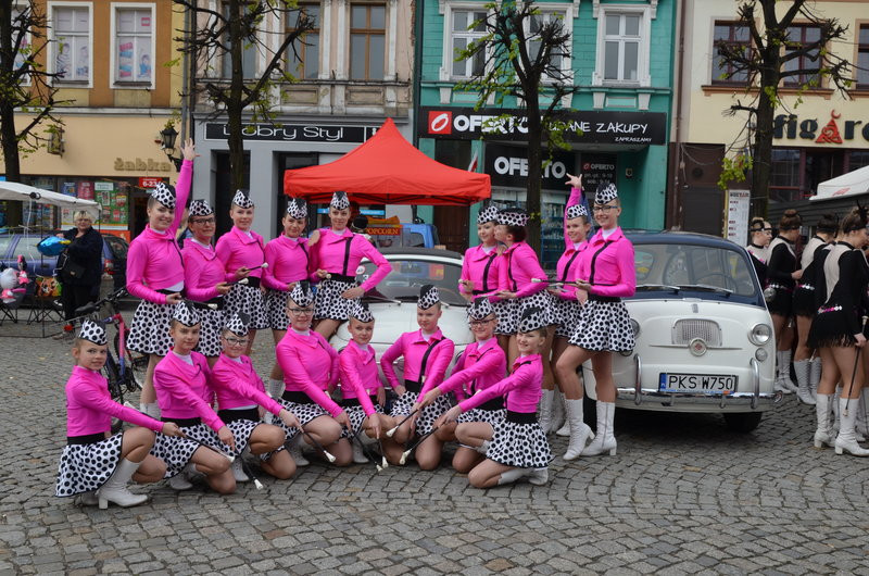 Czar dawnej motoryzacji na leszczyńskim rynku (zdjęcia)