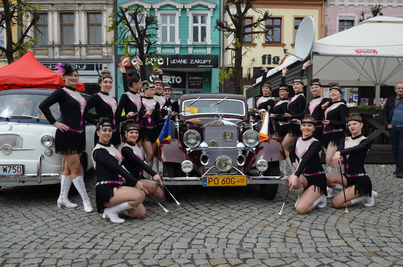 Czar dawnej motoryzacji na leszczyńskim rynku (zdjęcia)