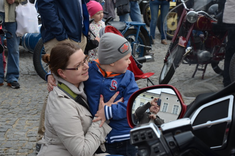 Czar dawnej motoryzacji na leszczyńskim rynku (zdjęcia)