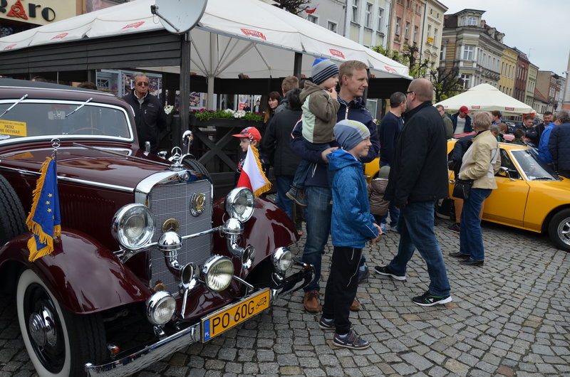 Czar dawnej motoryzacji na leszczyńskim rynku (zdjęcia)