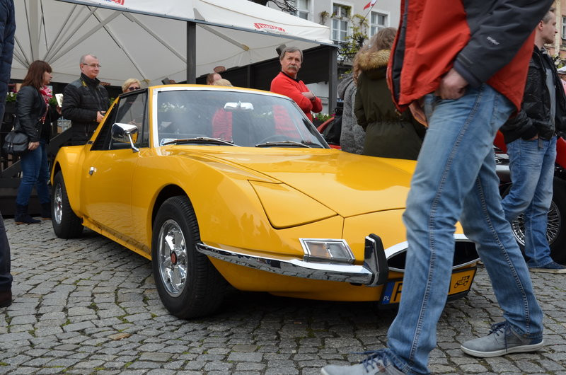 Czar dawnej motoryzacji na leszczyńskim rynku (zdjęcia)