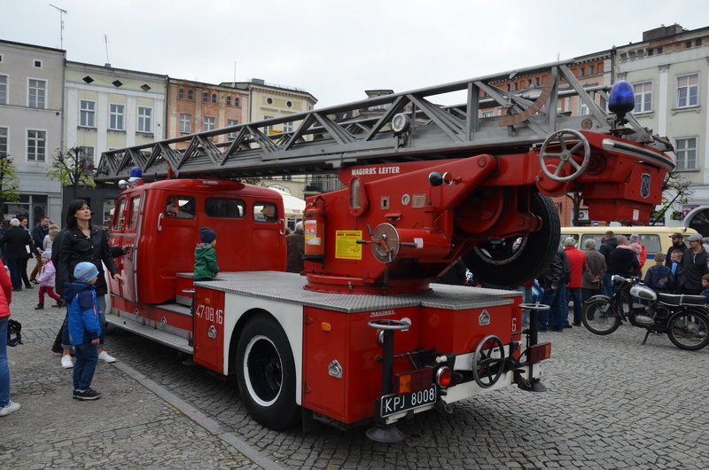 Czar dawnej motoryzacji na leszczyńskim rynku (zdjęcia)