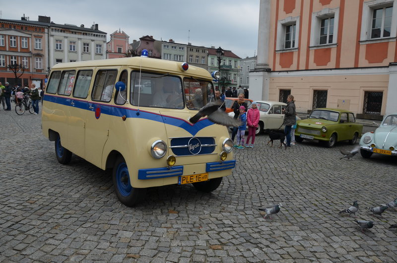 Czar dawnej motoryzacji na leszczyńskim rynku (zdjęcia)