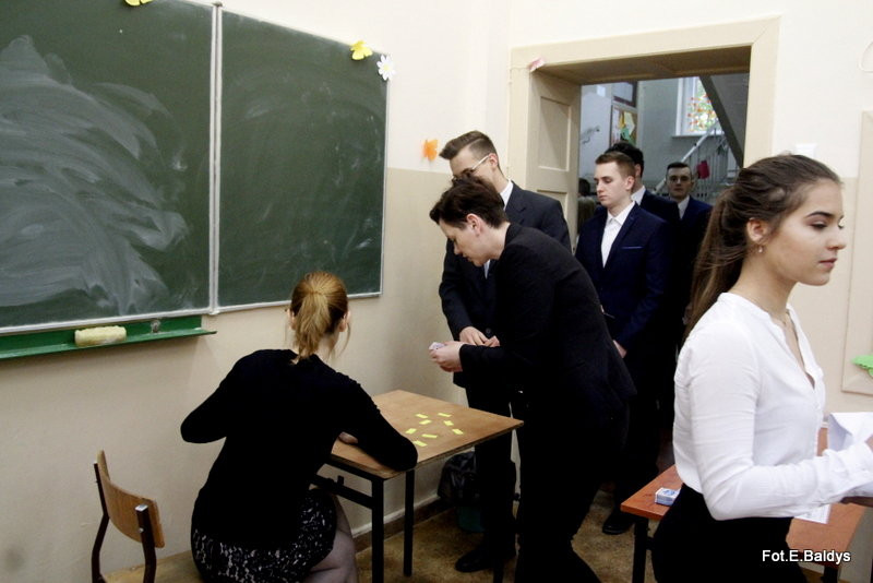 Maturzyści piszą język polski  (zdjęcia)