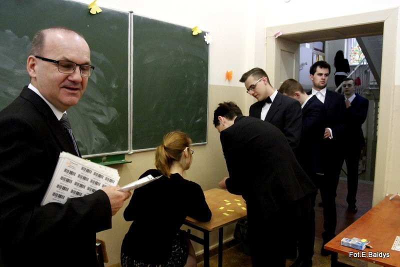 Maturzyści piszą język polski  (zdjęcia)