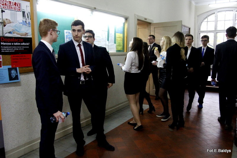 Maturzyści piszą język polski  (zdjęcia)