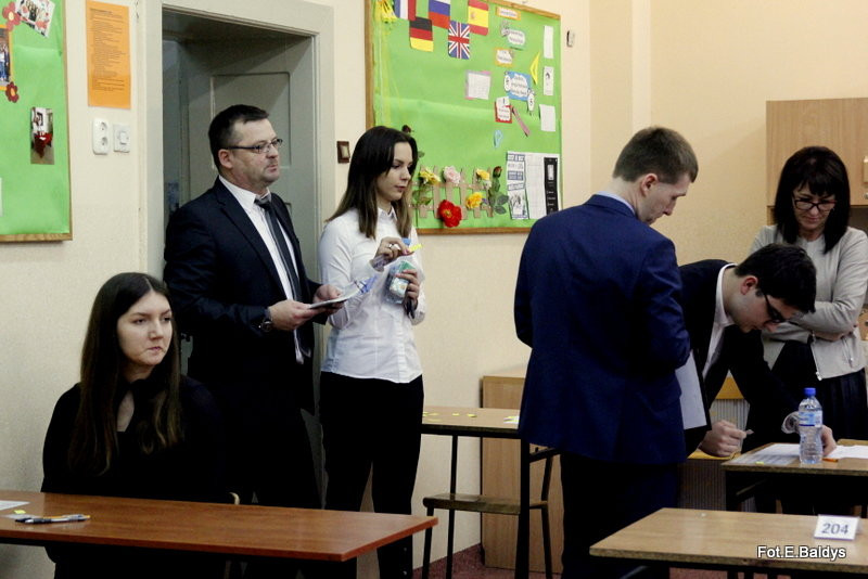 Maturzyści piszą język polski  (zdjęcia)