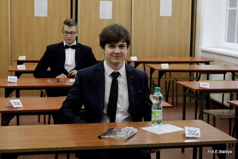 Maturzyści piszą język polski  (zdjęcia)