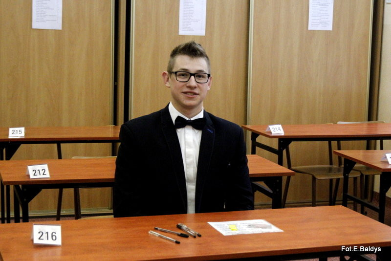 Maturzyści piszą język polski  (zdjęcia)