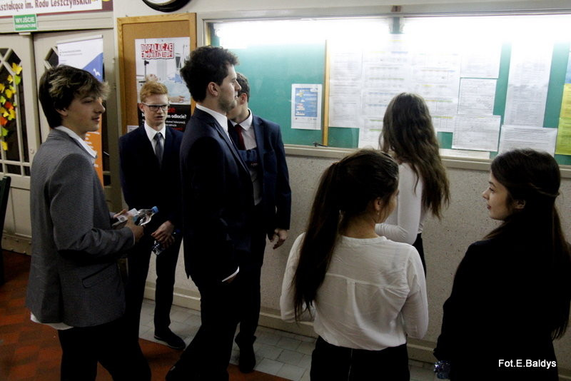 Maturzyści piszą język polski  (zdjęcia)