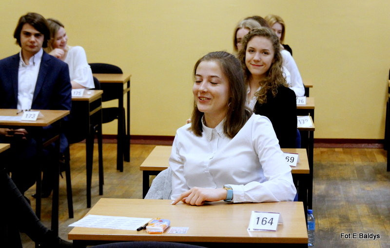 Maturzyści piszą język polski  (zdjęcia)