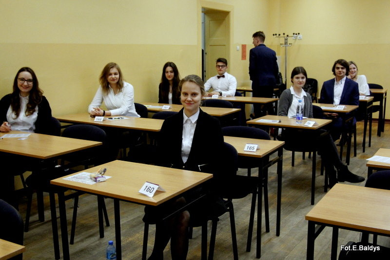 Maturzyści piszą język polski  (zdjęcia)