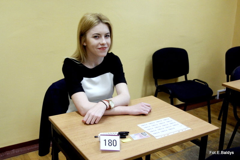 Maturzyści piszą język polski  (zdjęcia)